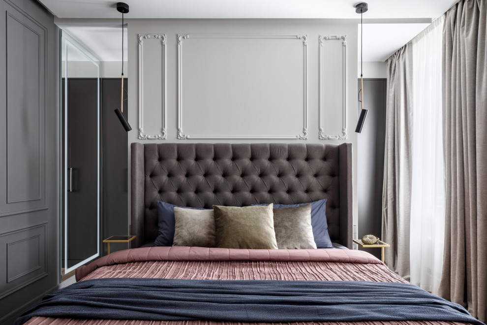На фото: спальня среднего размера в стиле неоклассика (современная классика) с серыми стенами, паркетным полом среднего тона и коричневым полом с