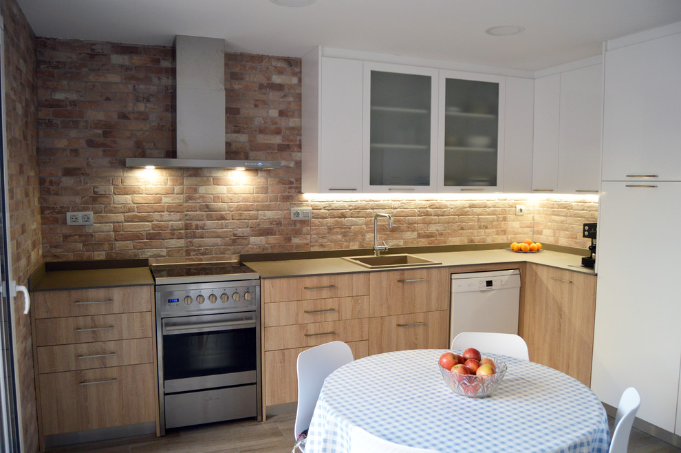 Mid-sized country l-shaped separate kitchen in Barcelona with a single-bowl sink, flat-panel cabinets, medium wood cabinets, brown splashback, ceramic splashback, stainless steel appliances, porcelain floors, no island and brown floor.