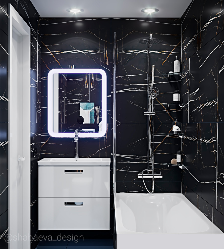 Маленький темный санузел