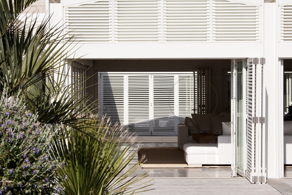 Design ideas for a beach style home design in Marseille.