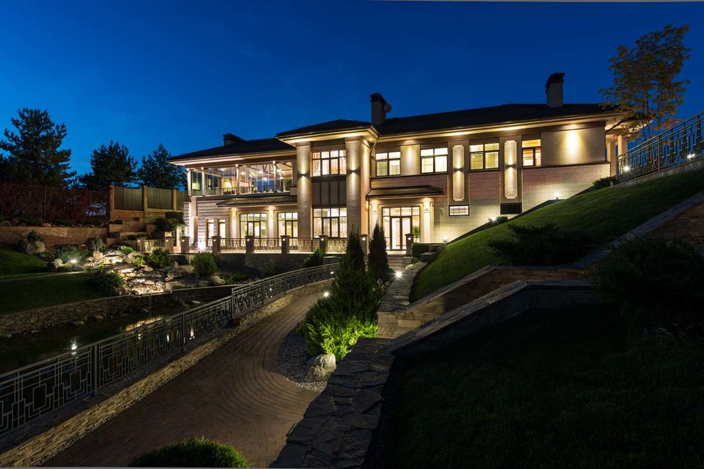 Дом в овраге ночью