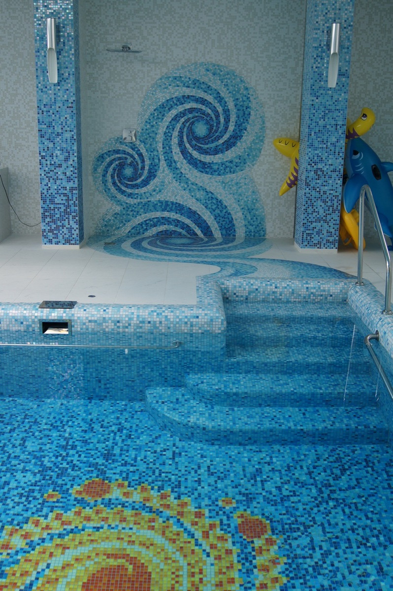 Бассейн с дельфинами