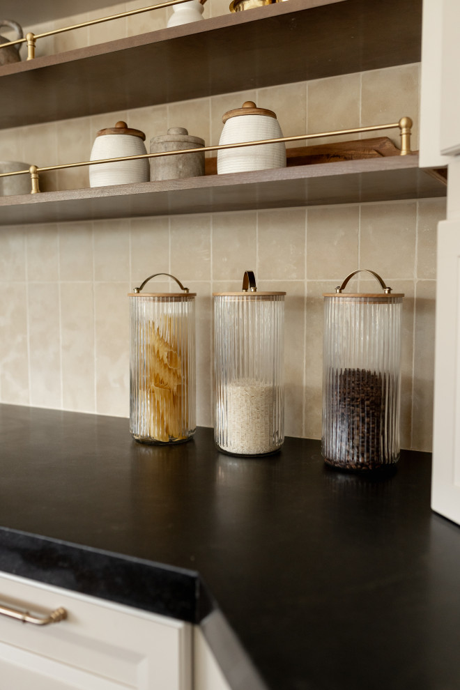 Inspiration for a transitional home design remodel in Phoenix