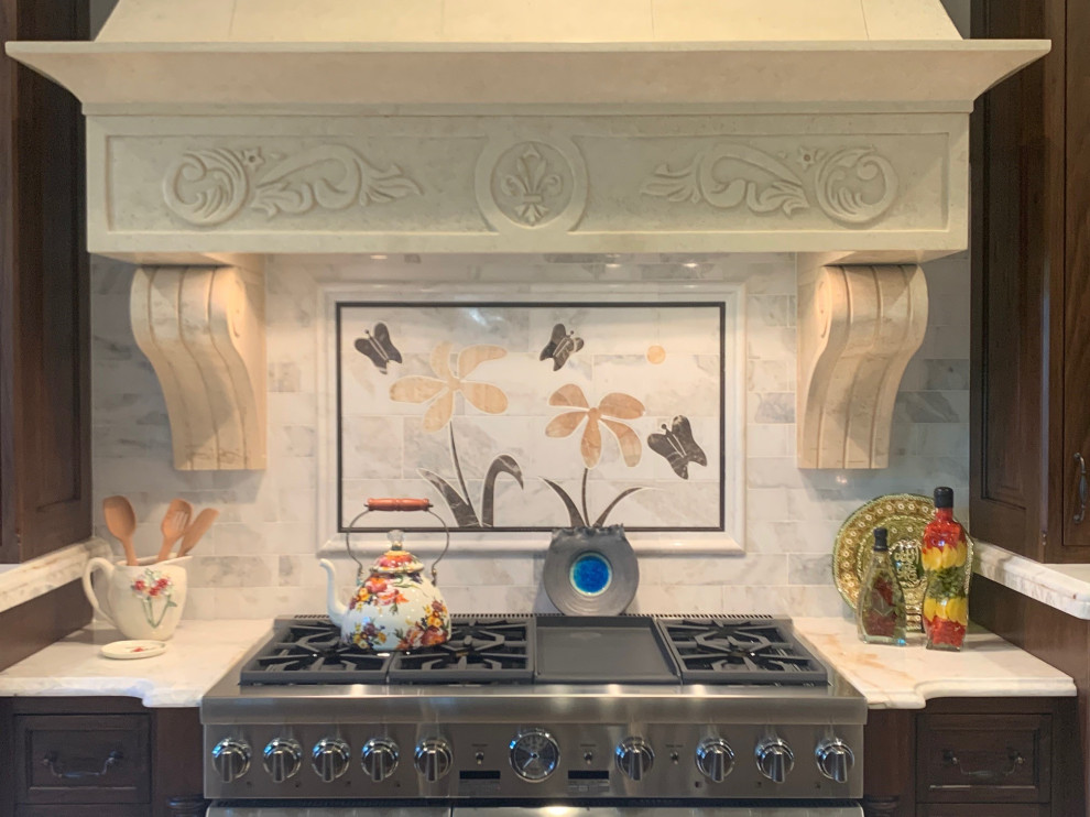 Kitchen - kitchen idea in Chicago