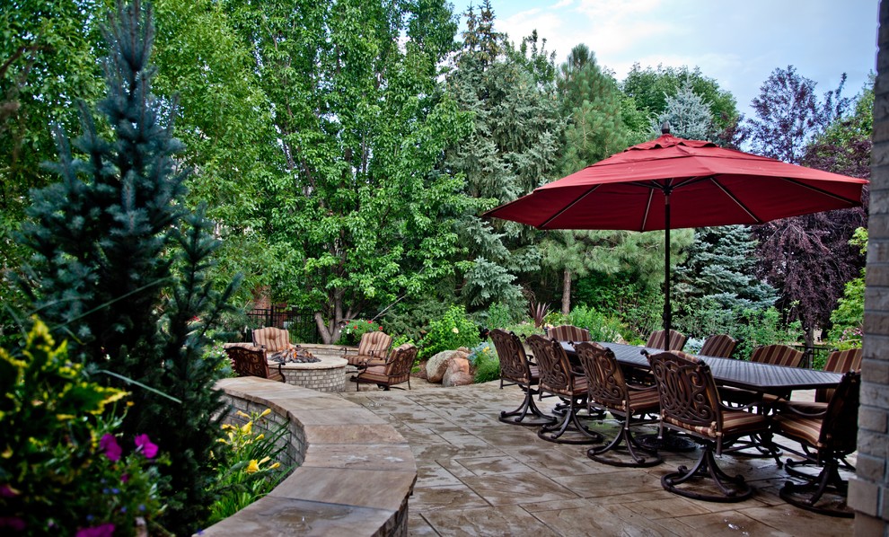 Design ideas for a traditional patio in Denver.