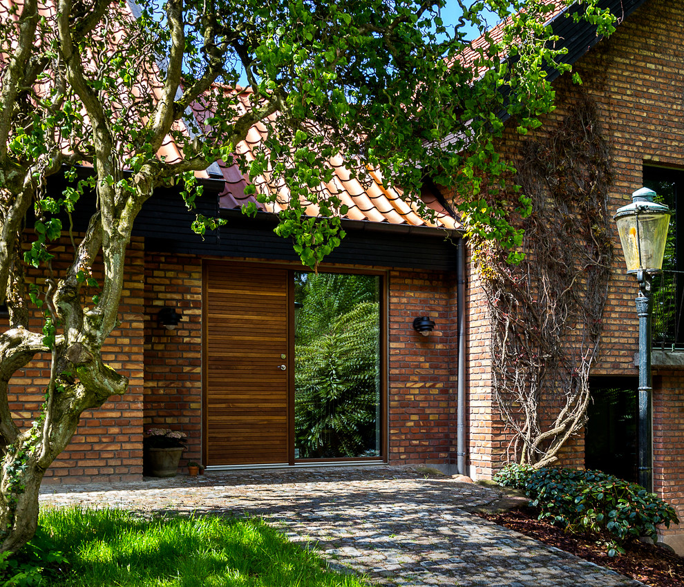 Example of a large transitional entryway design in Aarhus