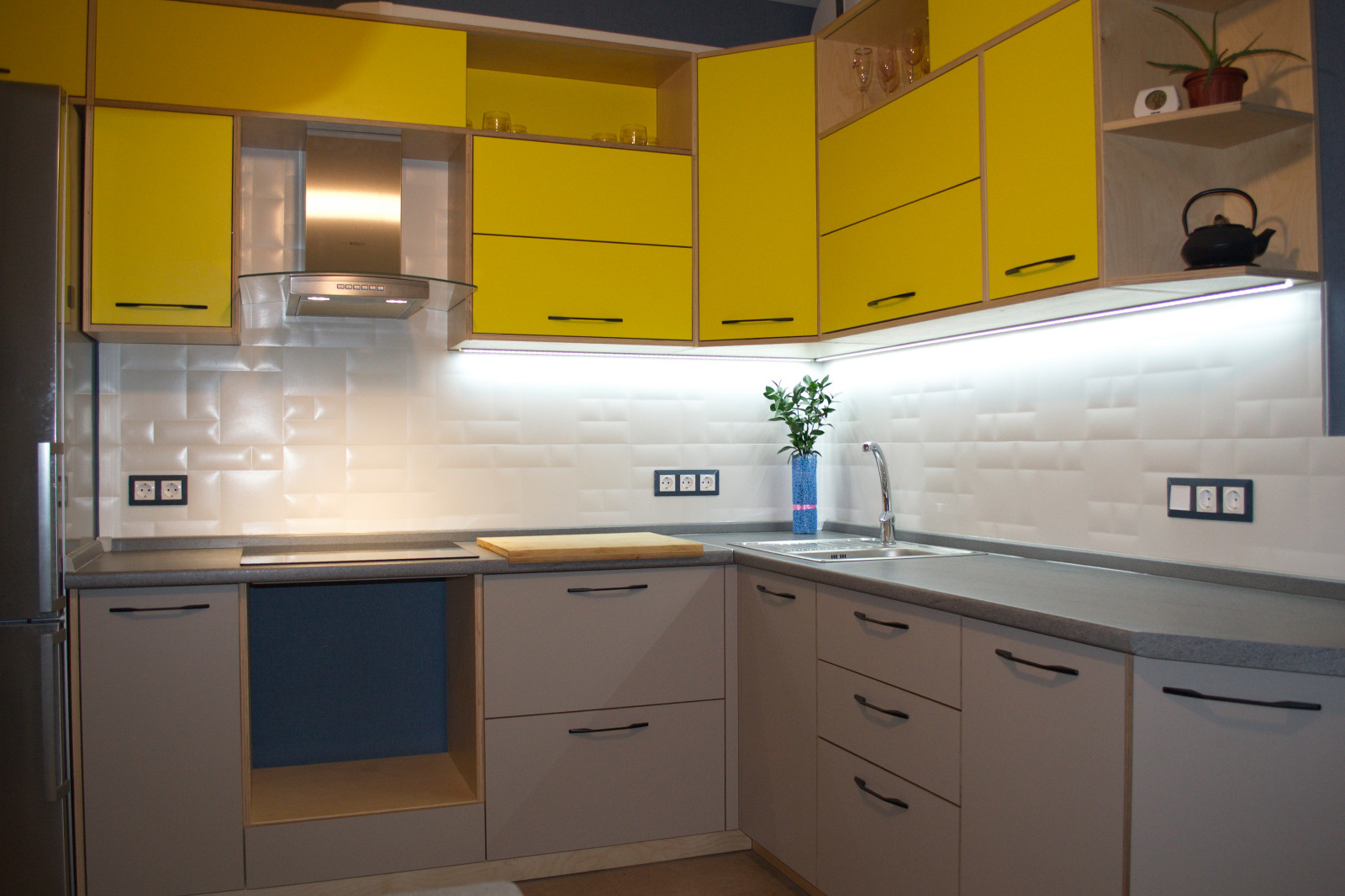 Кухня из фанеры, ффасады - фанера с итальянским пластиком Abet Laminati