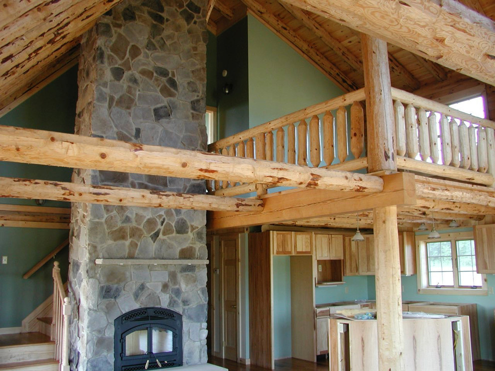 Mid-sized mountain style home design photo