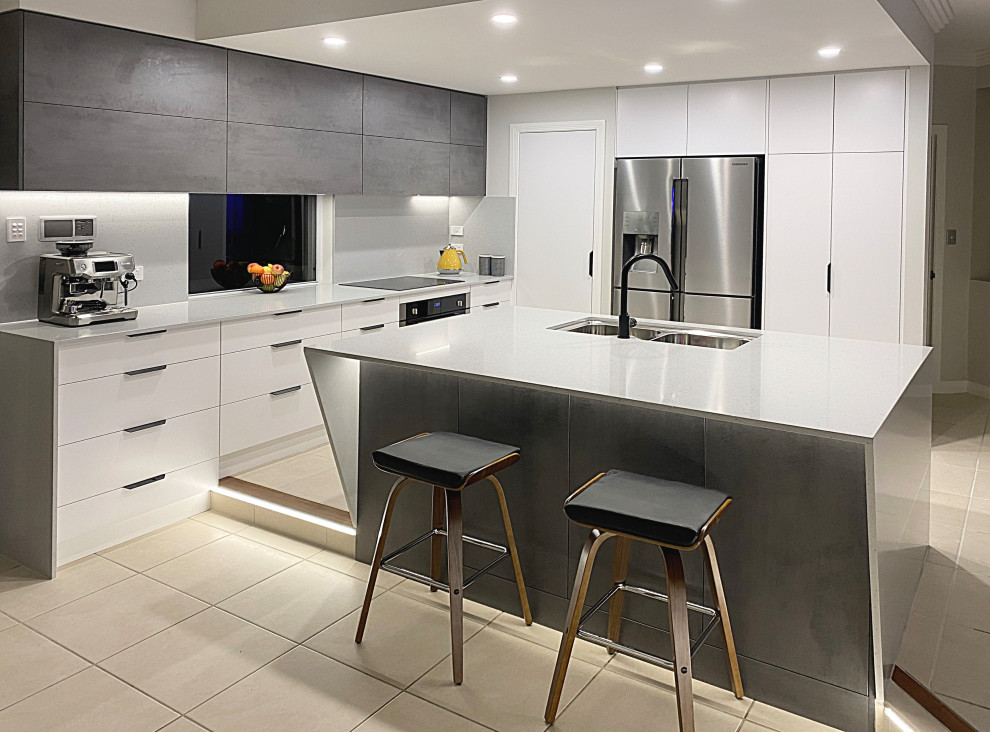 Design ideas for a modern kitchen in Gold Coast - Tweed.