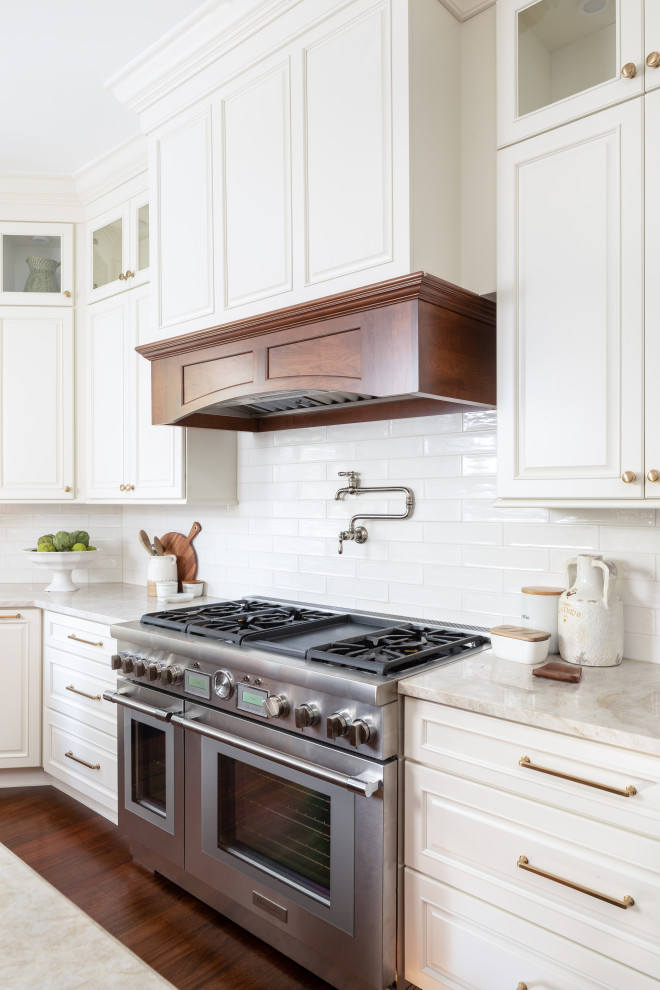 Kitchen - traditional kitchen idea in DC Metro