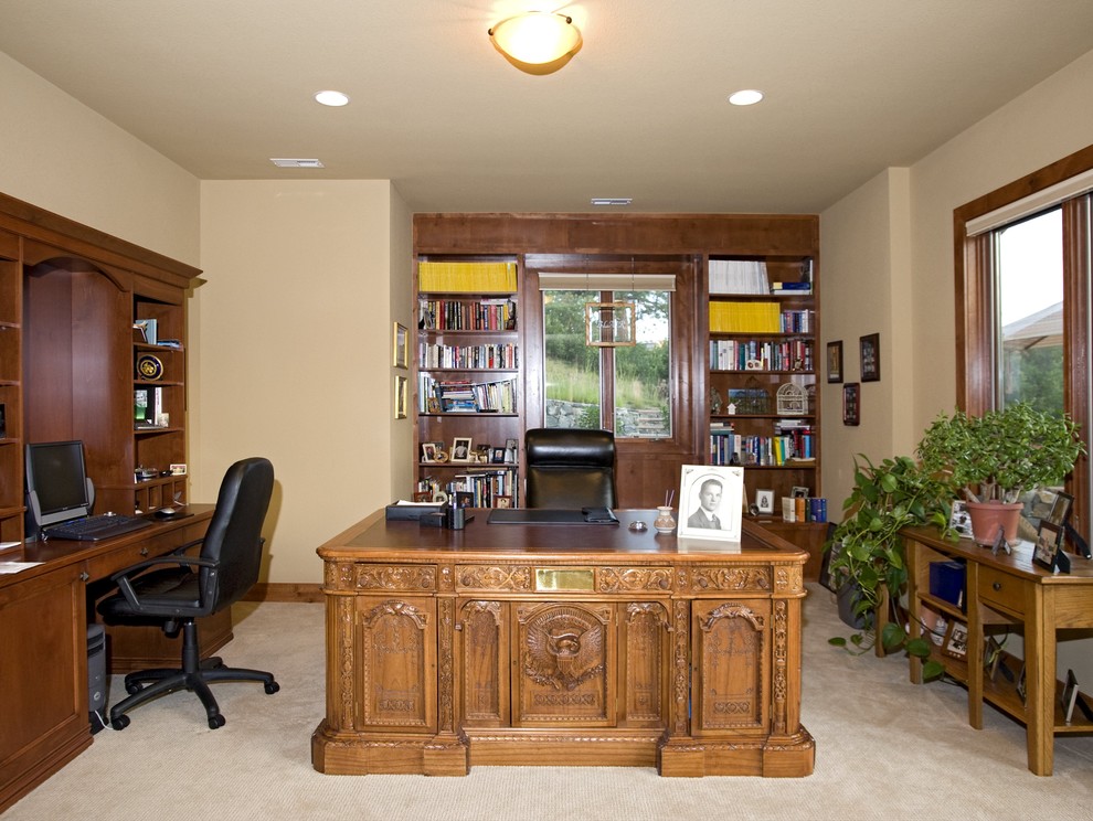 Photo of an arts and crafts home office in Denver.