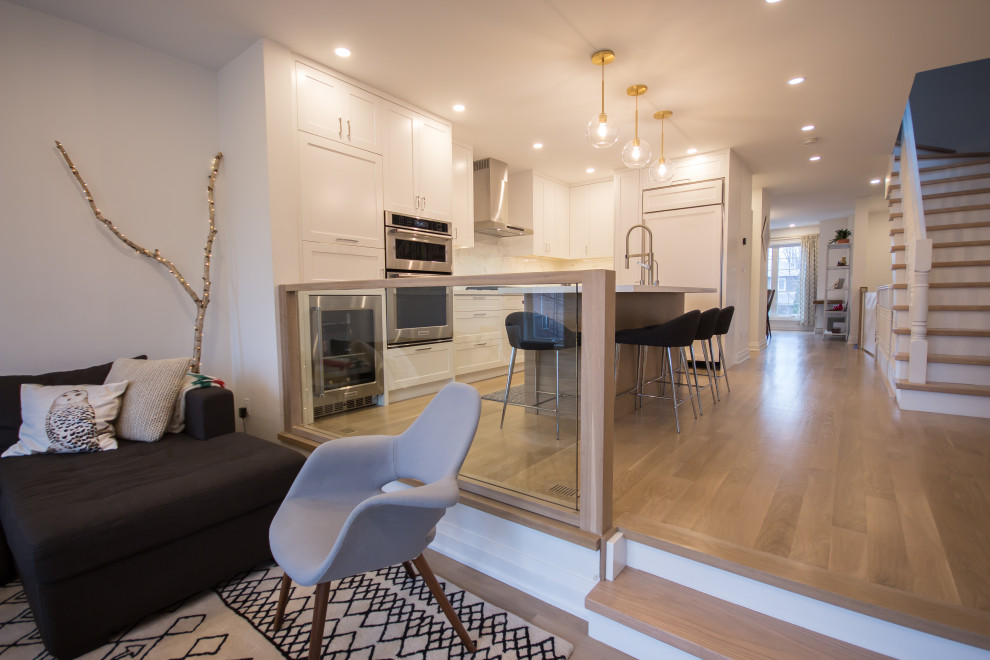 Transitional kitchen photo in Toronto