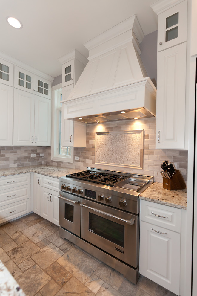 Example of a transitional kitchen design in Chicago