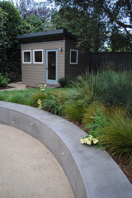 Temescal Family Garden -  Cottage Office contemporary-garden
