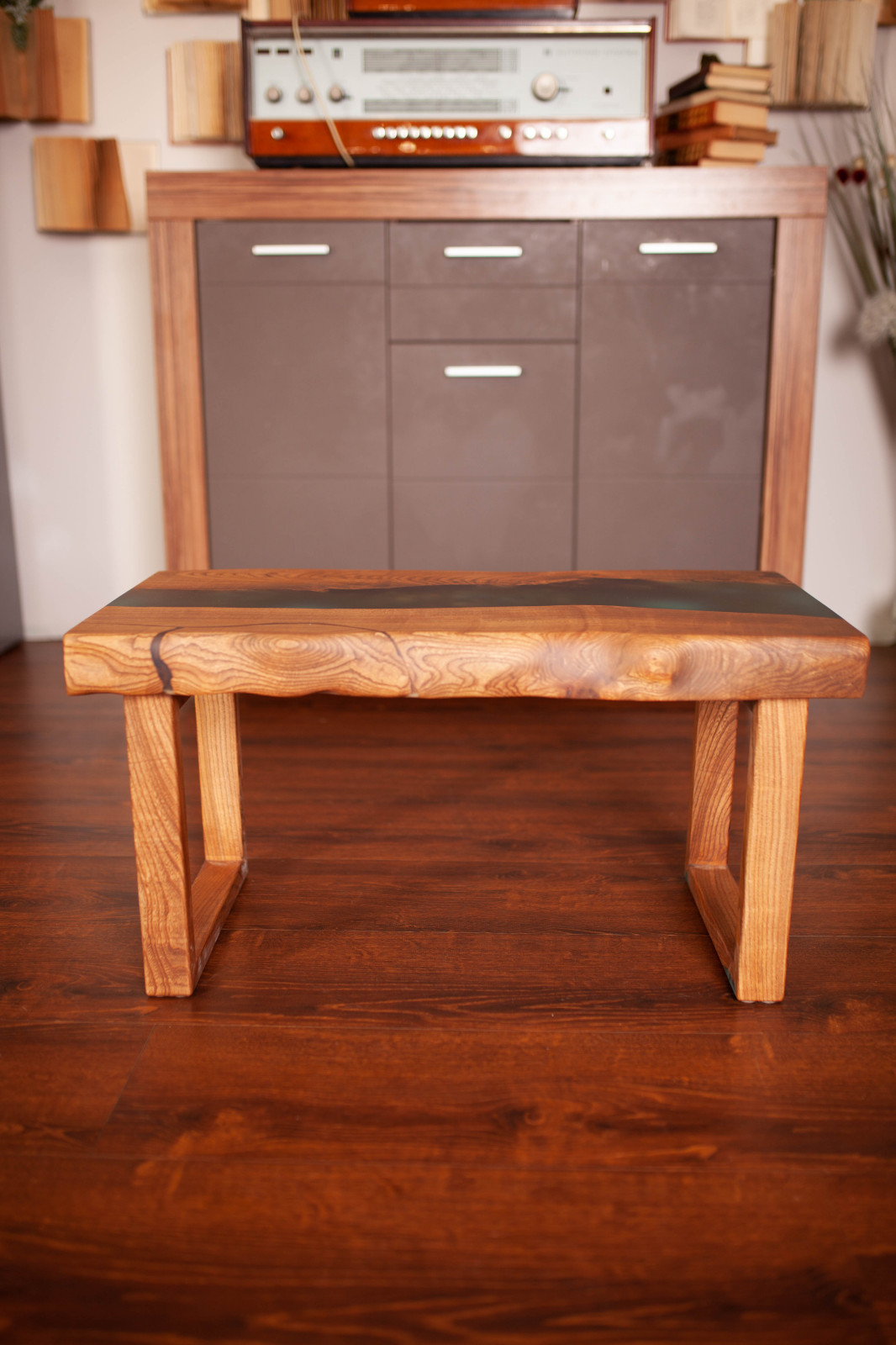 Журнальный стол из массива карагача