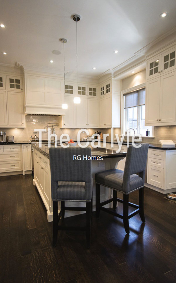 Transitional kitchen photo in Toronto