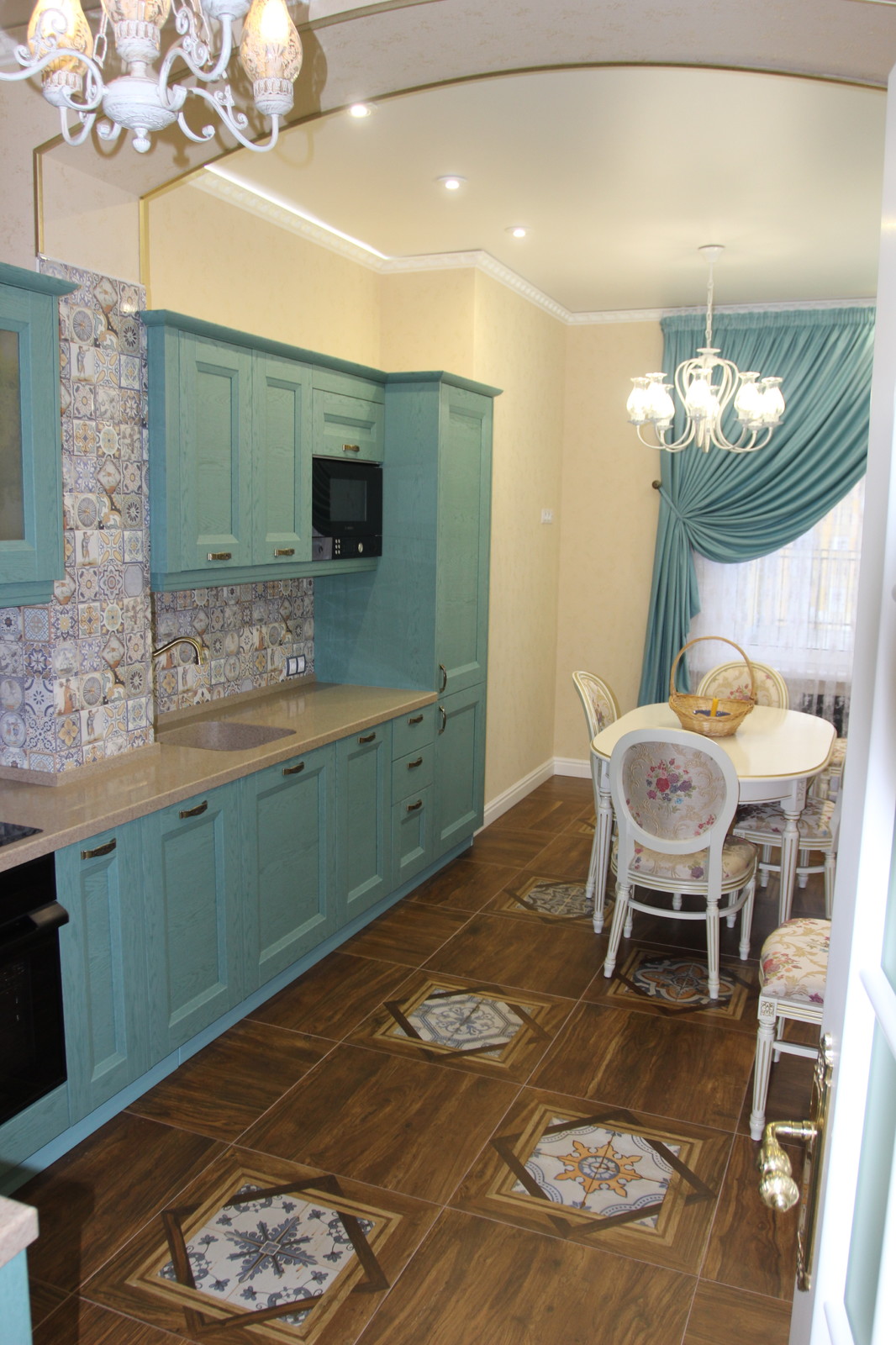 Бирюзовая кухня в средиземноморском стиле