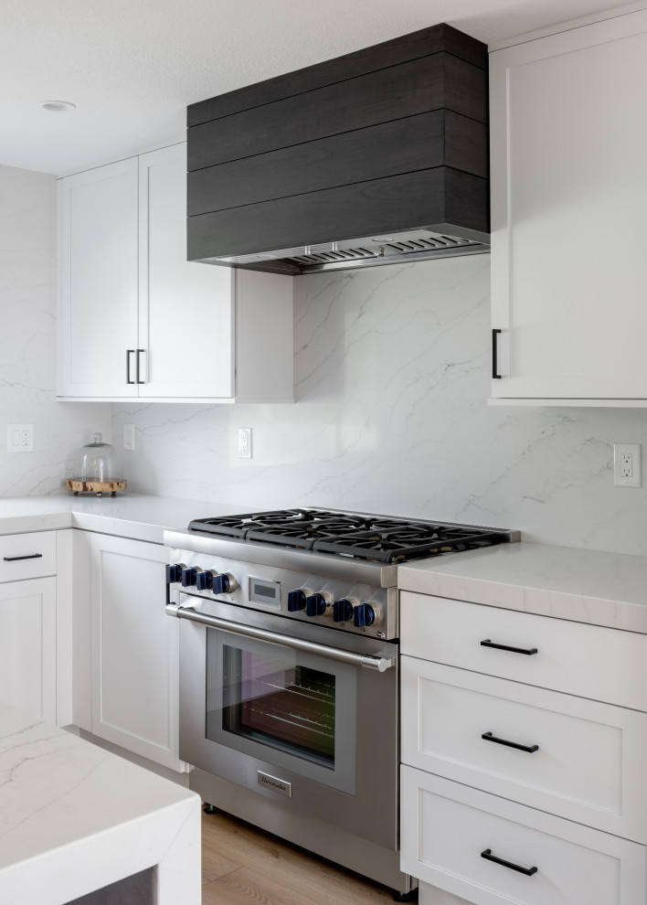 Example of a transitional kitchen design in Orange County