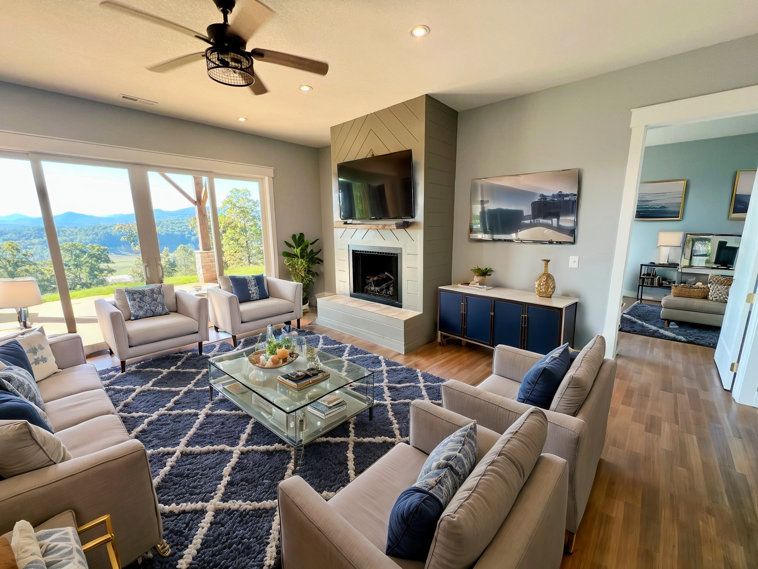 Example of a cottage home design design in Atlanta