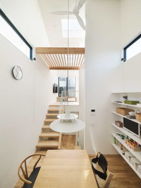 ひなたの家 scandinavo-sala-da-pranzo