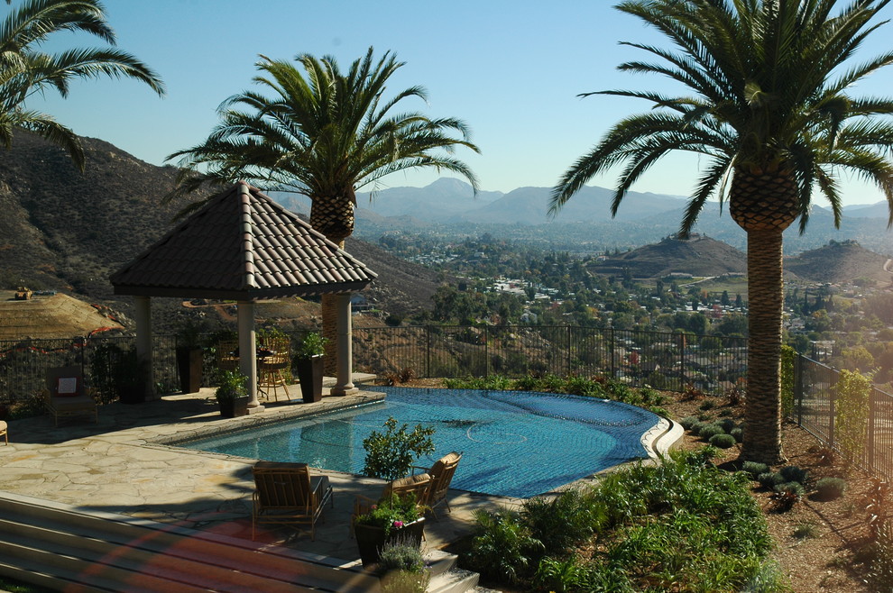 Example of a transitional pool design in Orange County