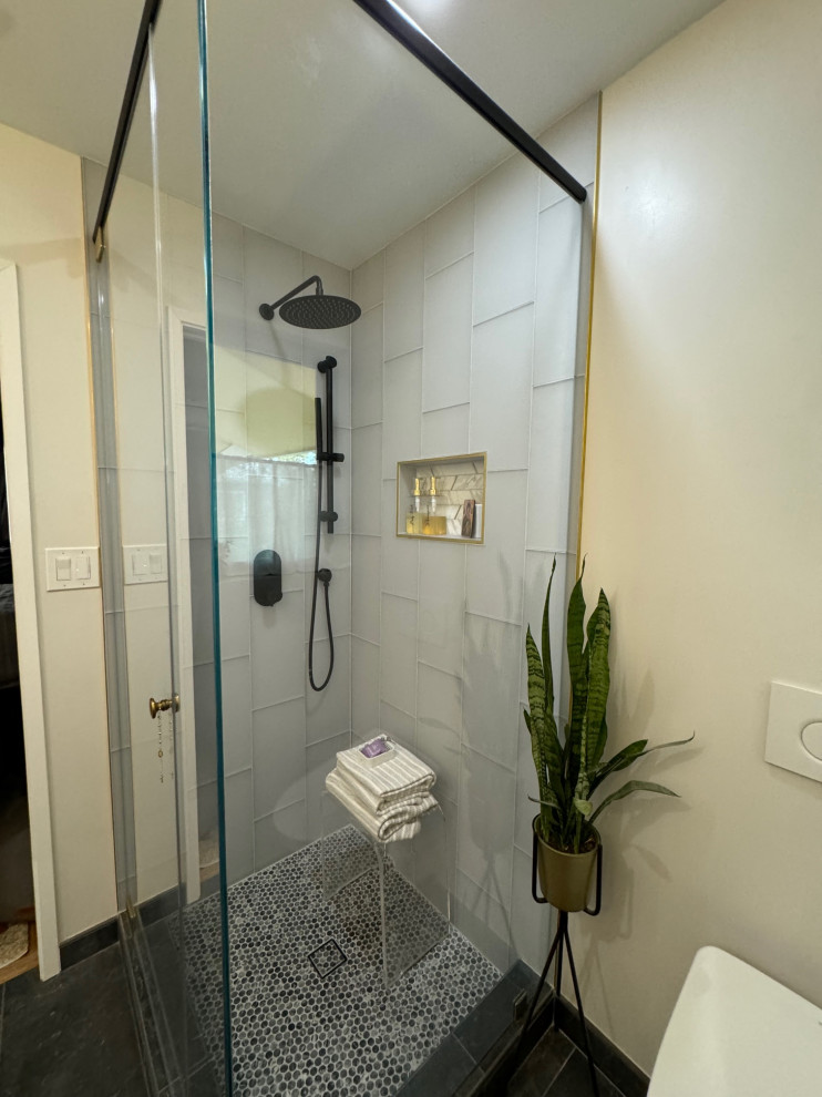 Calming Master Bathroom in Alameda