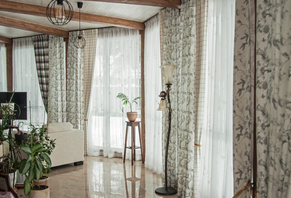 Светлая веранда с птичками