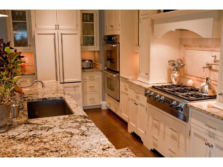 Photo of a traditional kitchen in Seattle.