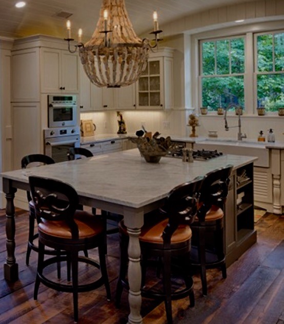 Kitchen - transitional kitchen idea in Chicago