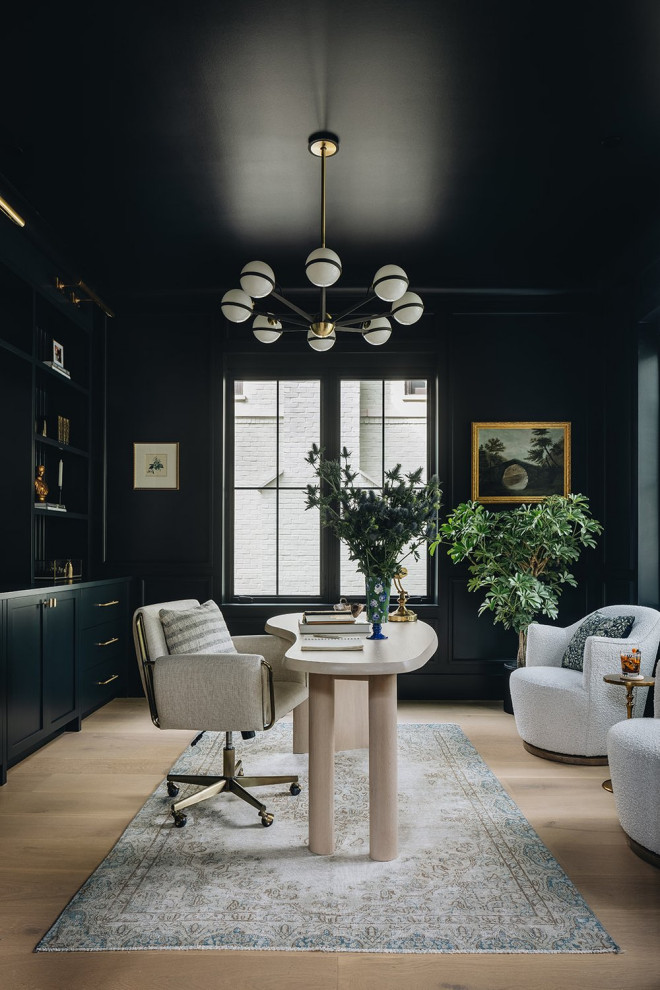 Home office - transitional home office idea in Chicago