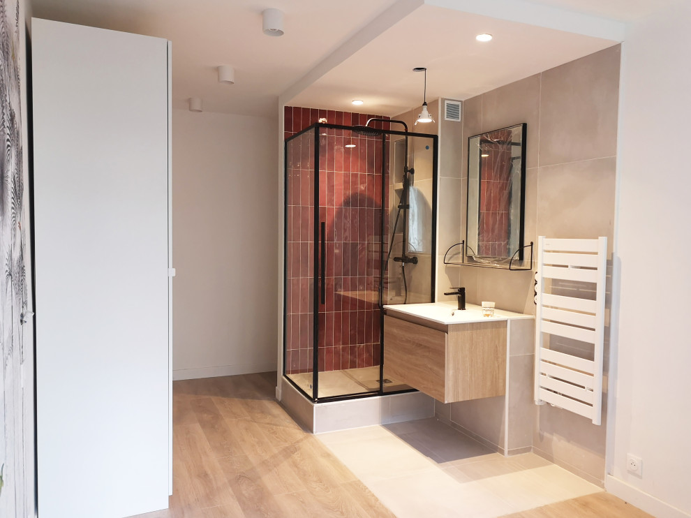This is an example of a small contemporary 3/4 bathroom in Paris with flat-panel cabinets, beige cabinets, a corner shower, red tile, ceramic tile, beige walls, ceramic floors, a console sink, solid surface benchtops, beige floor, a sliding shower screen, white benchtops, a single vanity and a floating vanity.