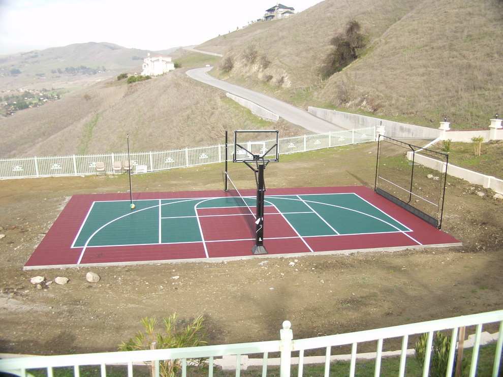 Mid-sized traditional backyard full sun outdoor sport court in San Francisco.