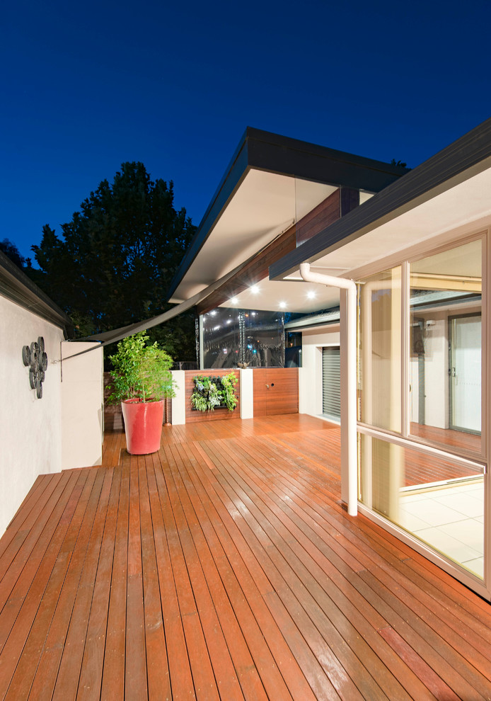 Design ideas for a large contemporary backyard deck in Canberra - Queanbeyan with a vertical garden and a pergola.