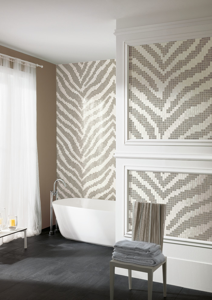 Inspiration for a modern bathroom in Sydney.