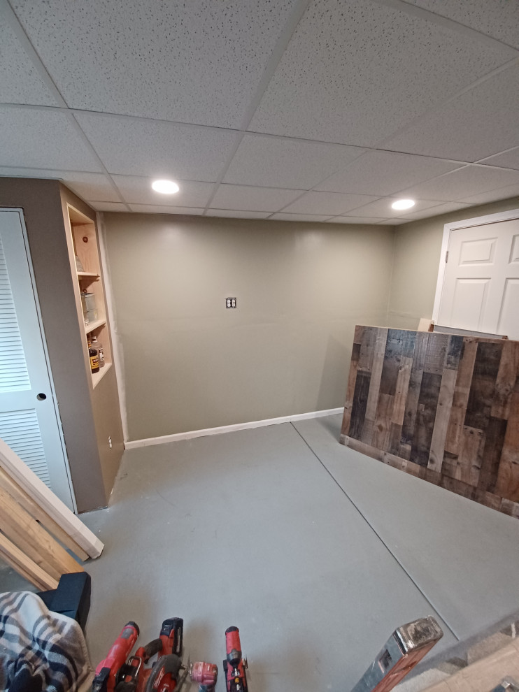 Inspiration for a rustic basement remodel in Milwaukee