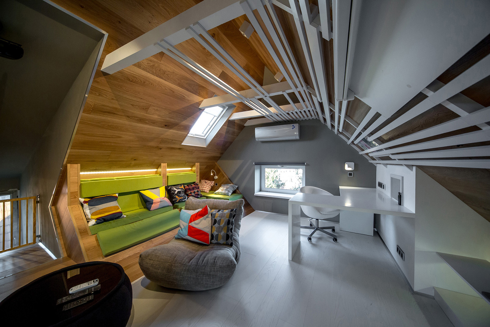 Мансарда ПРОТИВОСТОЯНИЕ