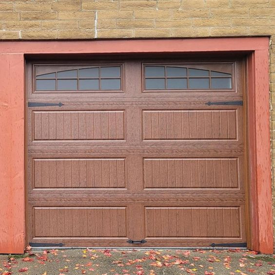 Design ideas for a mid-sized traditional attached garage in St Louis.