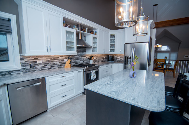 Transitional transitional-kitchen