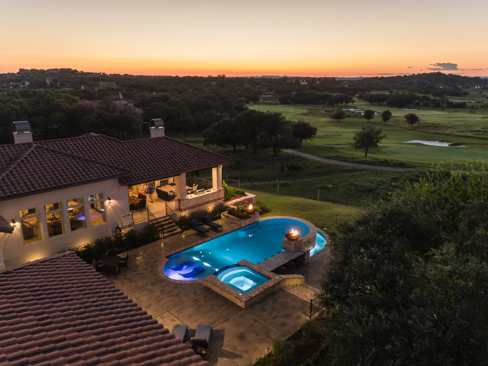 Example of a transitional home design design in Austin
