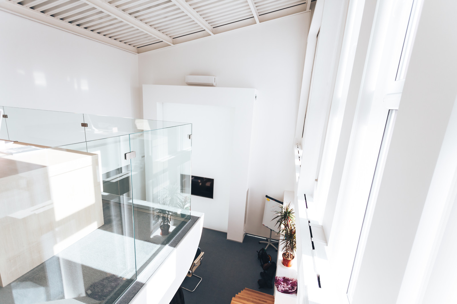 Натяжные стены и натяжные потолки