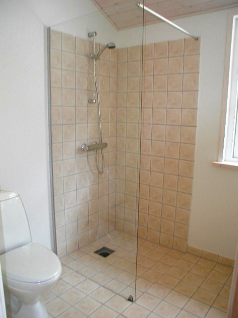 Model A82 bathroom