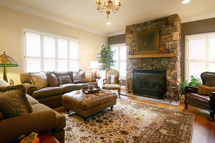 Photo of a traditional family room in Philadelphia.