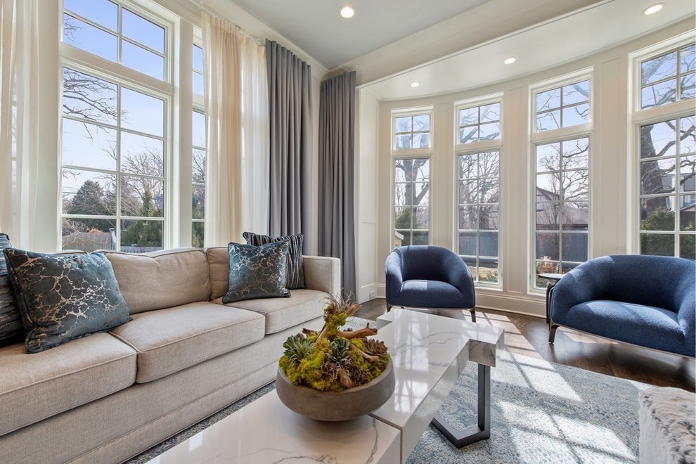 Example of a transitional home design design in Chicago