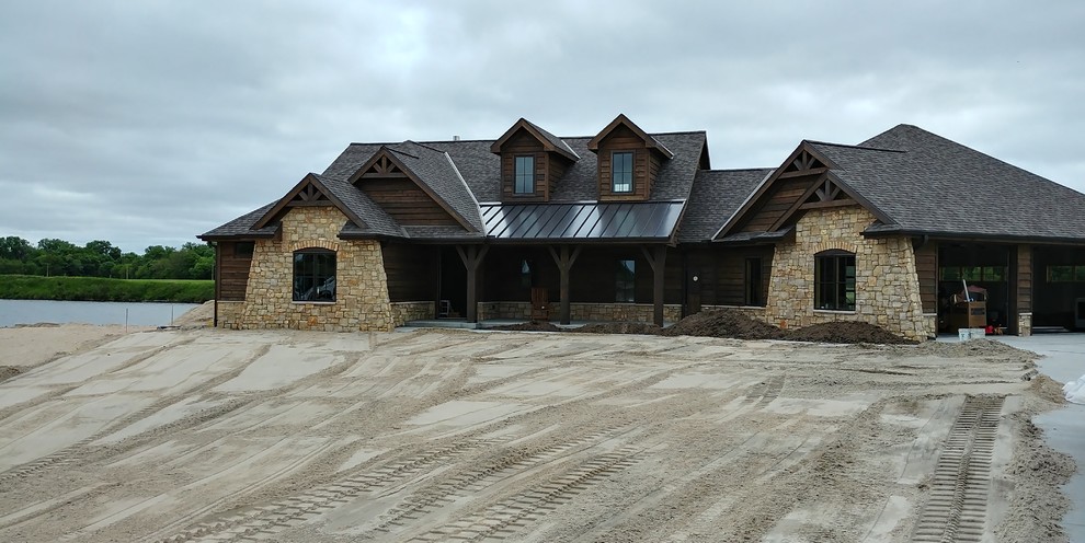 Mountain style home design photo in Omaha