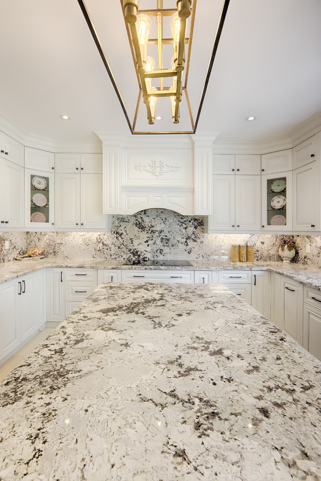 Elegant kitchen photo in Toronto