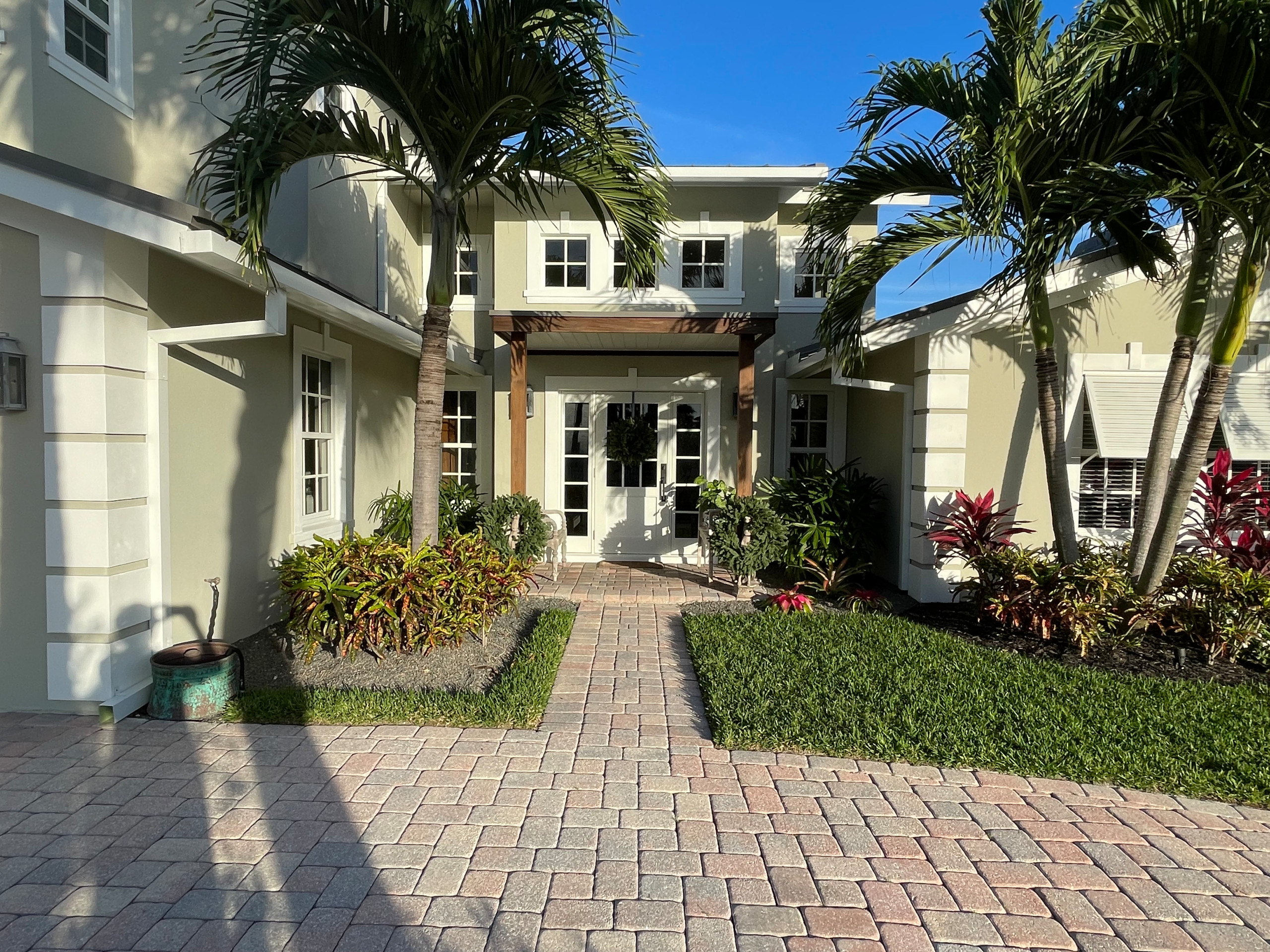 Beach Style Home in West Palm Beach, FL