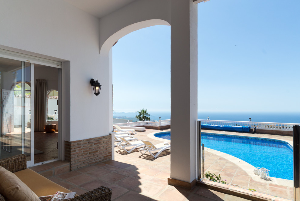 Patio?[Imagen de patio in patio lateral With pérgola and cocina exterior ]:[Imagen de patios in patio lateral With pérgola and cocina exterior ]