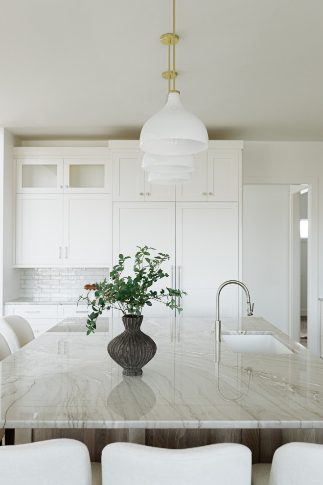 Transitional kitchen photo in Omaha