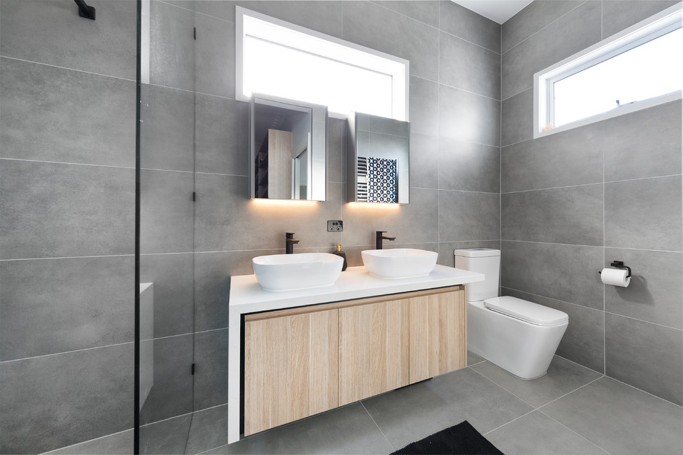 Inspiration for a contemporary bathroom in Melbourne.