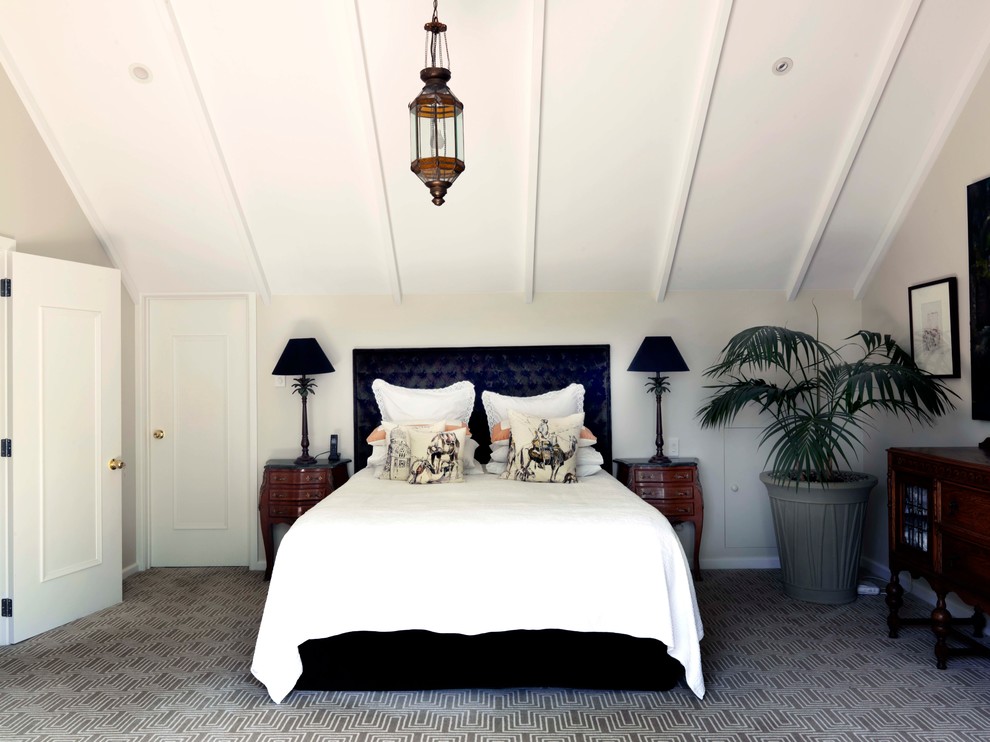Bedroom - eclectic bedroom idea in Auckland